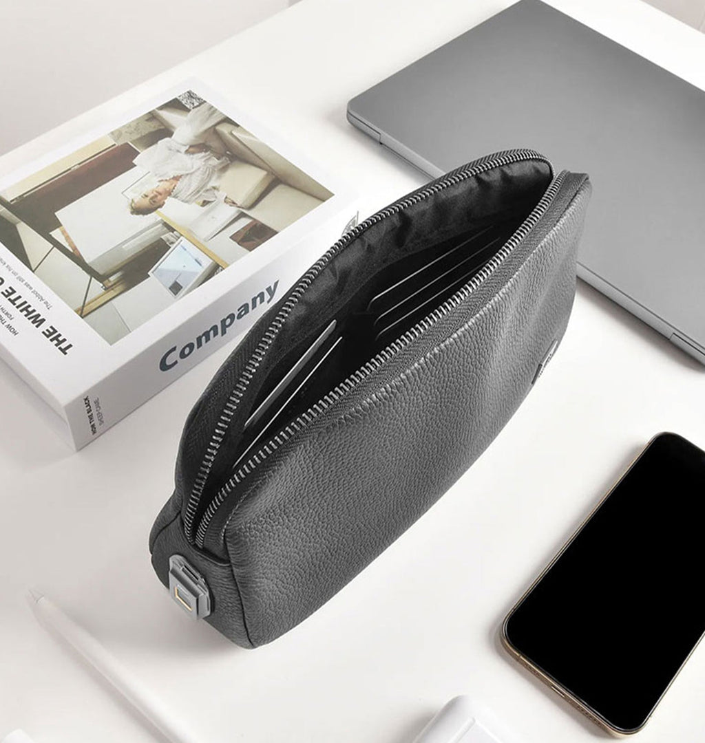 Sac à main en cuir avec serrure à empreinte digitale